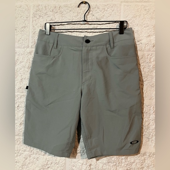 Oakley Gray Flat Front Performance Shorts - Picture 1 of 4